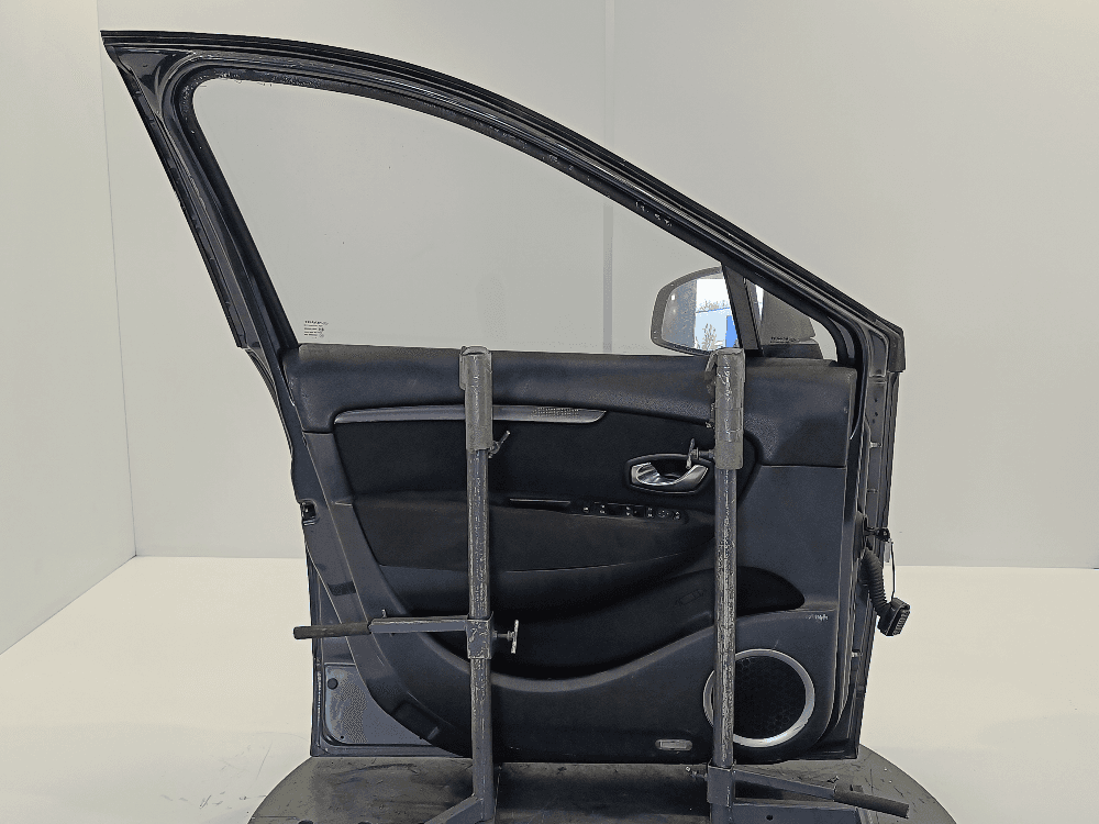 Дверь передняя левая к Renault Scenic 3 (09-12)