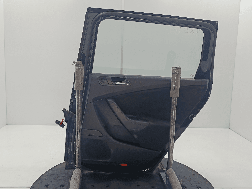 Дверь задняя правая к Volkswagen Passat B6 (05-10)