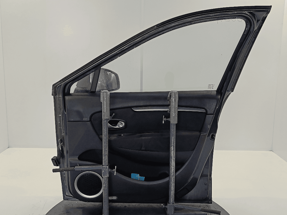 Дверь передняя правая к Renault Scenic 3 (09-12)