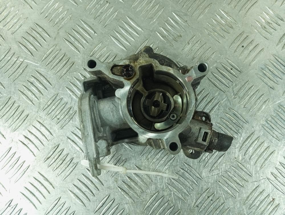 Насос вакуумный к Audi A4 B8/8K (07-11)