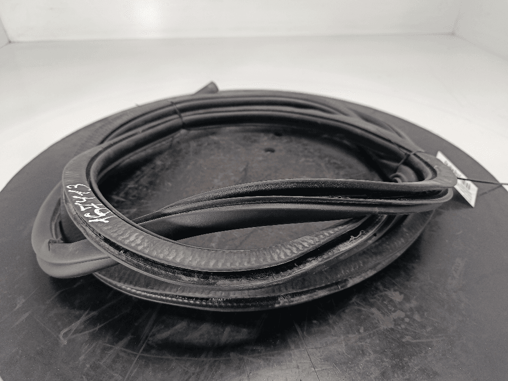 Уплотнитель двери задней левой к Volkswagen Touareg 3 (18-24)