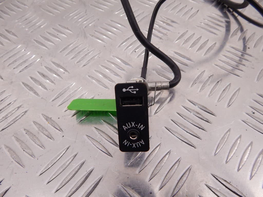 Разъем AUX / USB к BMW 5 F10/F11/F07 (09-13)