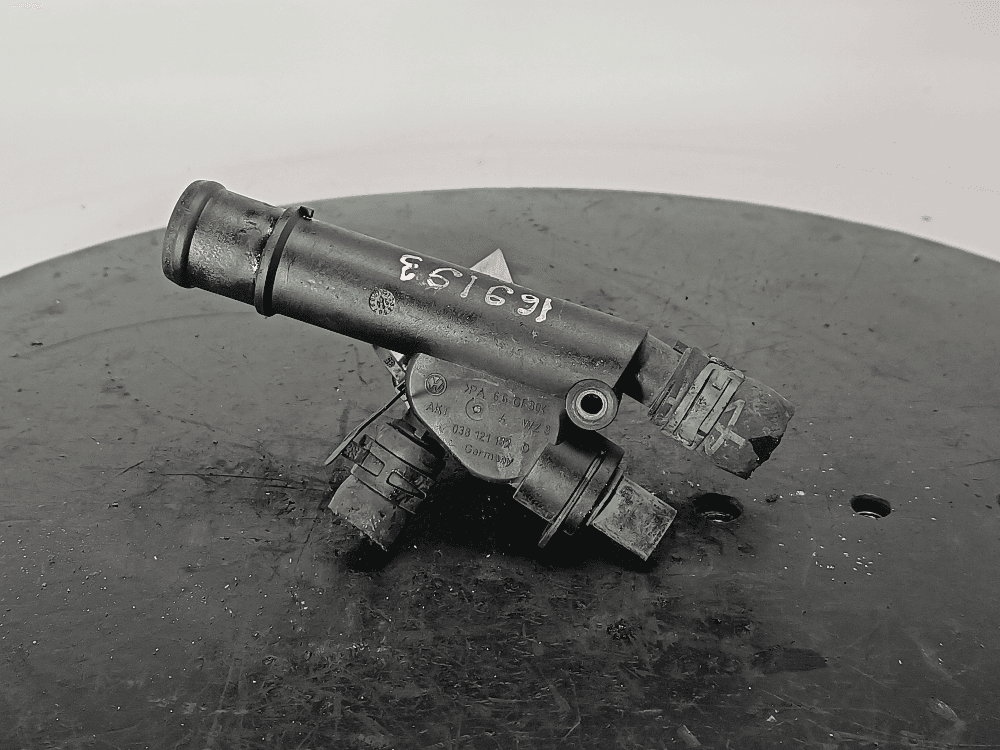 Фланец (тройник) системы охлаждения к Volkswagen Polo 4 (01-05)