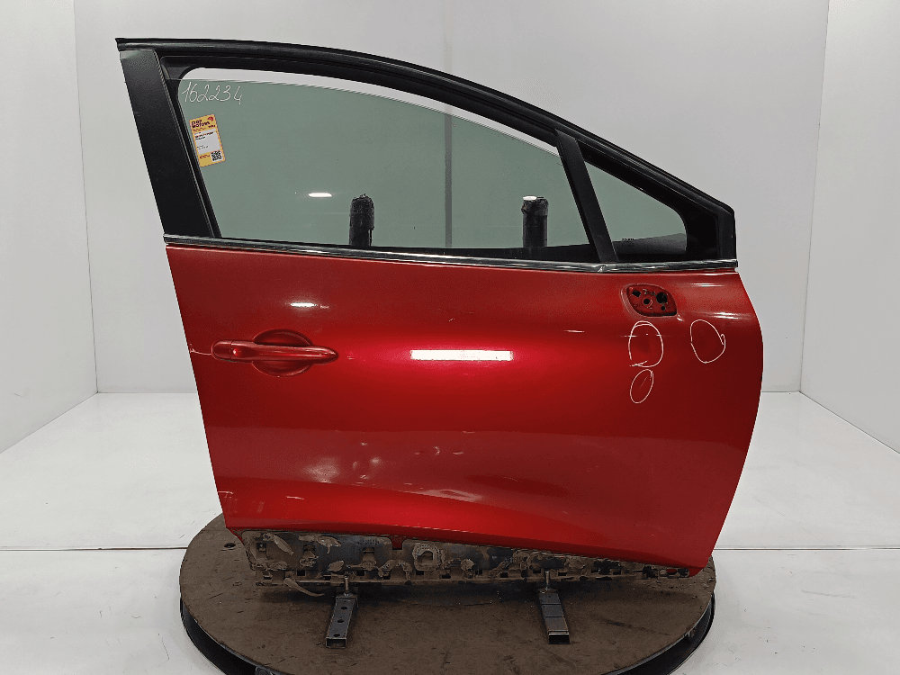 Дверь передняя правая к Renault Clio 4 (12-16)