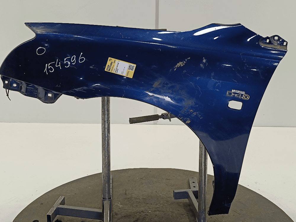 Крыло переднее левое к Toyota Avensis 2 (03-06)