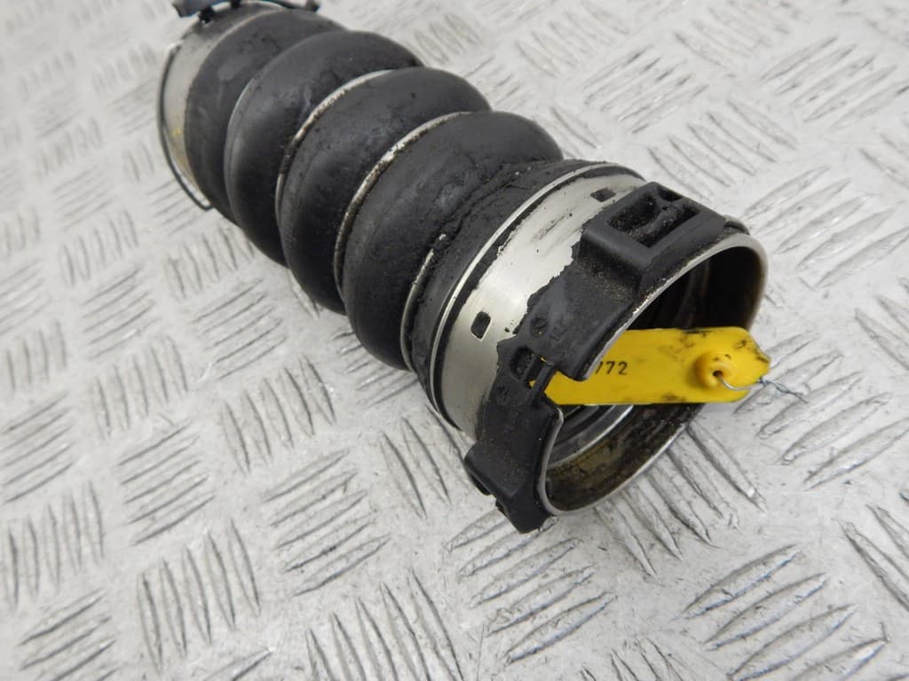 Патрубок интеркулера к BMW 5 F10/F11/F07 (09-13)