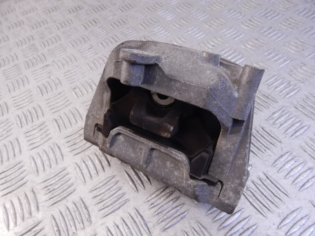 Подушка крепления двигателя к Volkswagen Touran 1 (03-07)