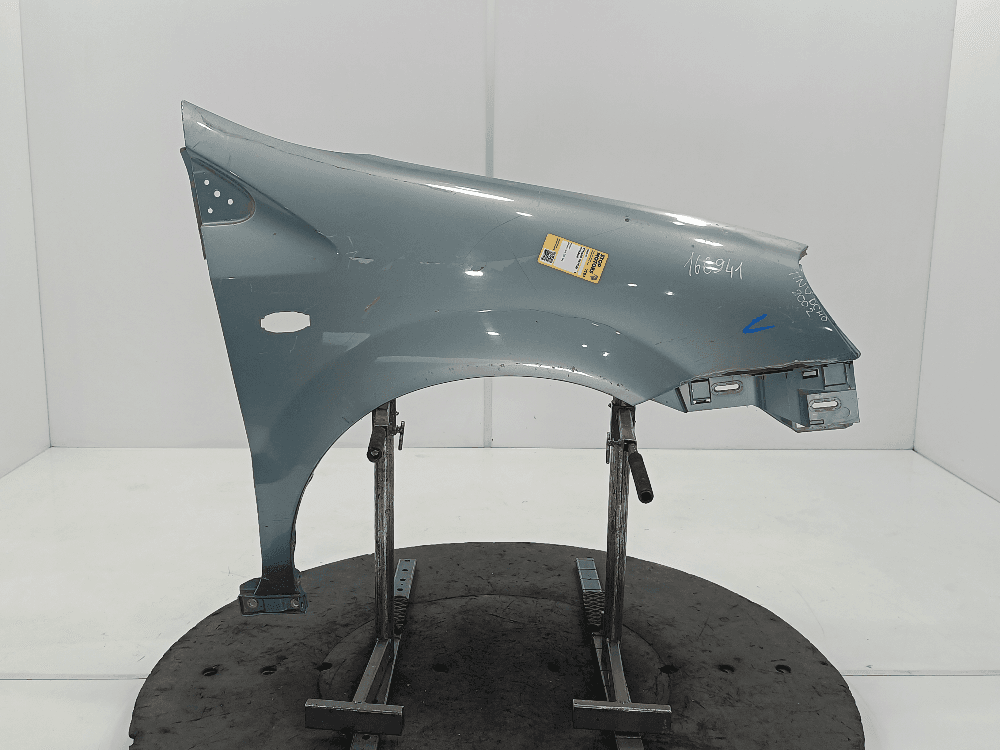 Крыло переднее правое к Nissan  Almera Tino (00-06)