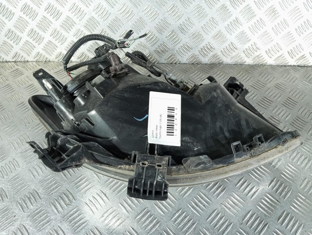 Фара левая к Toyota Aygo 1 (05-08)