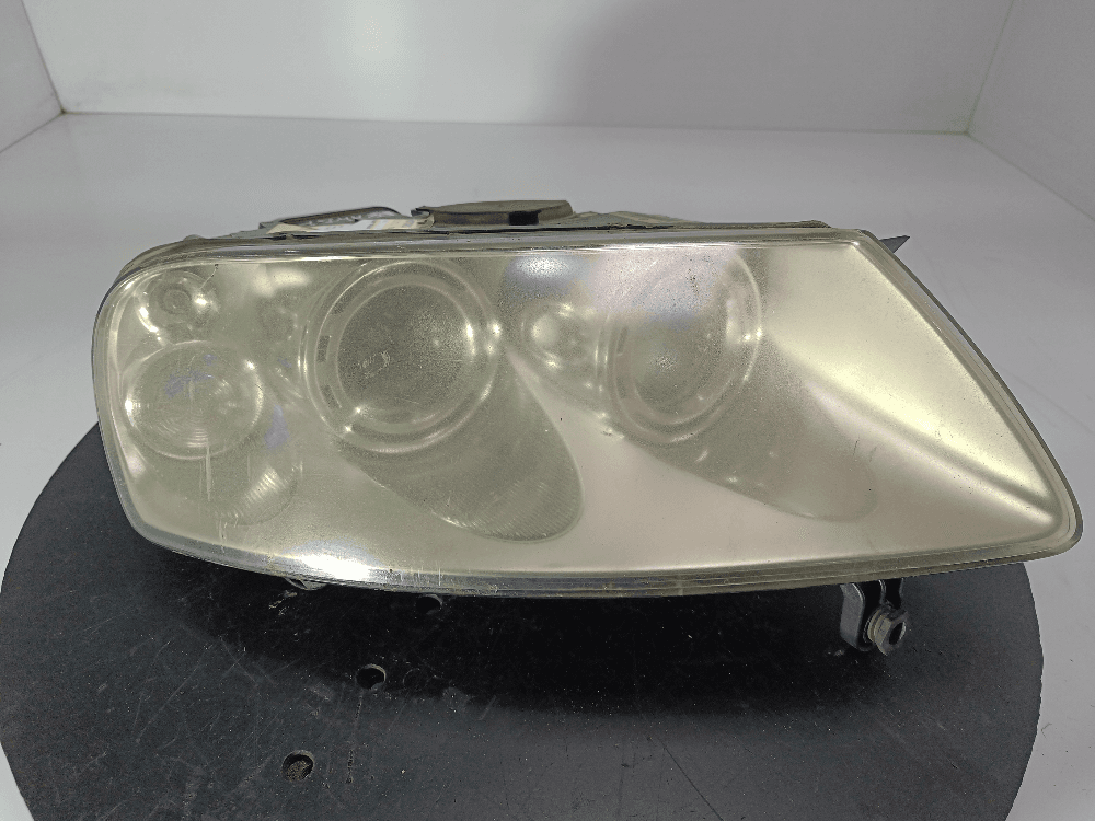 Фара правая к Volkswagen Touareg 1 (02-07)