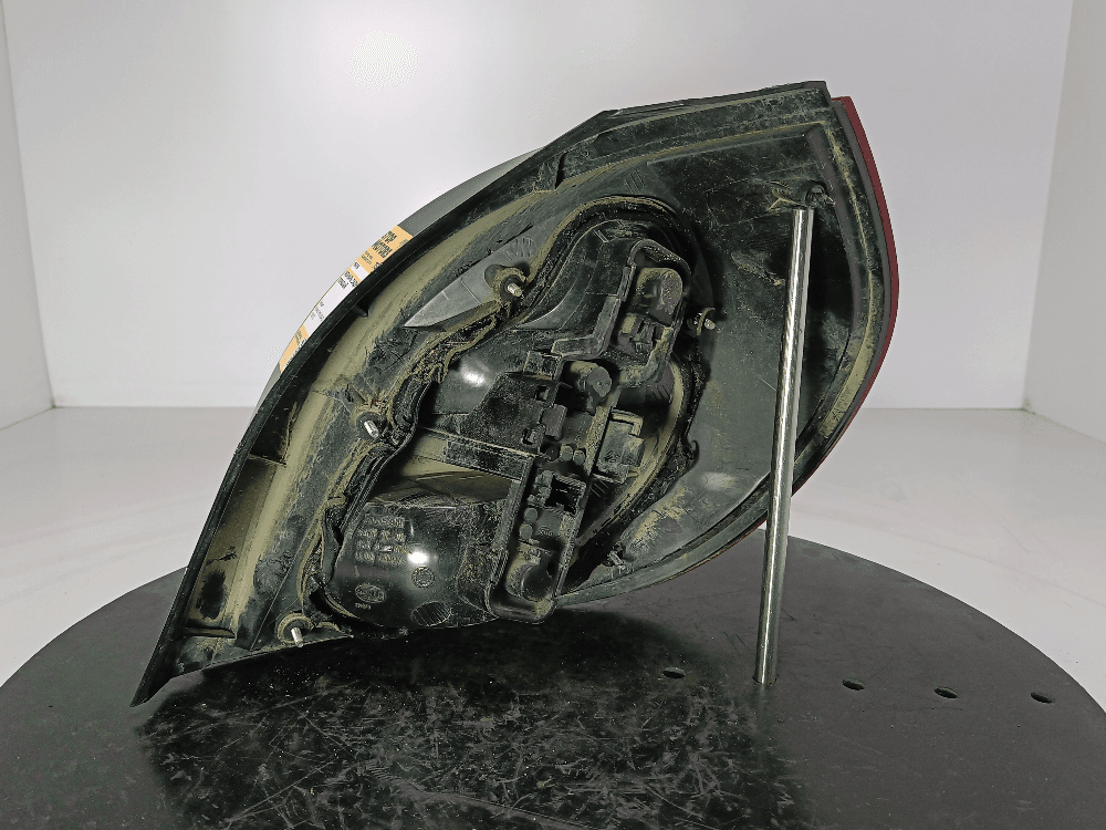 Фонарь задний правый к Nissan  Almera N16 (00-03)