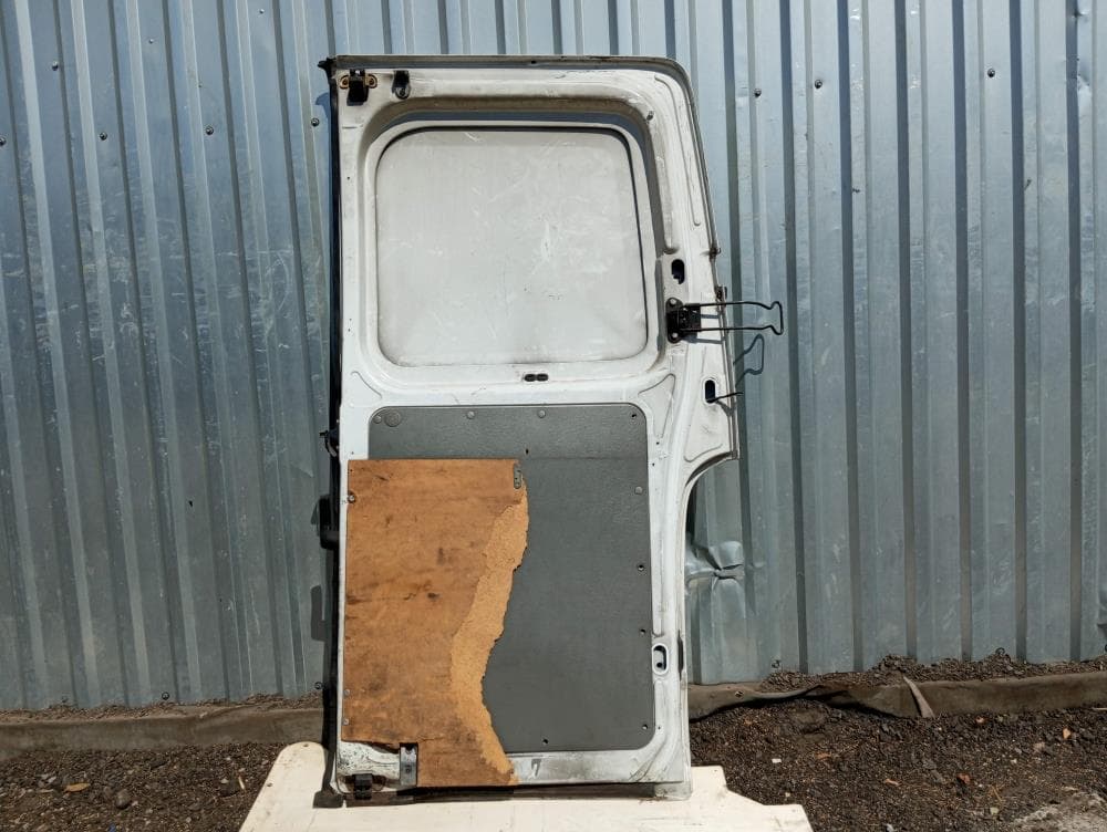 Дверь задняя распашная левая к Renault Master 2 (98-03)