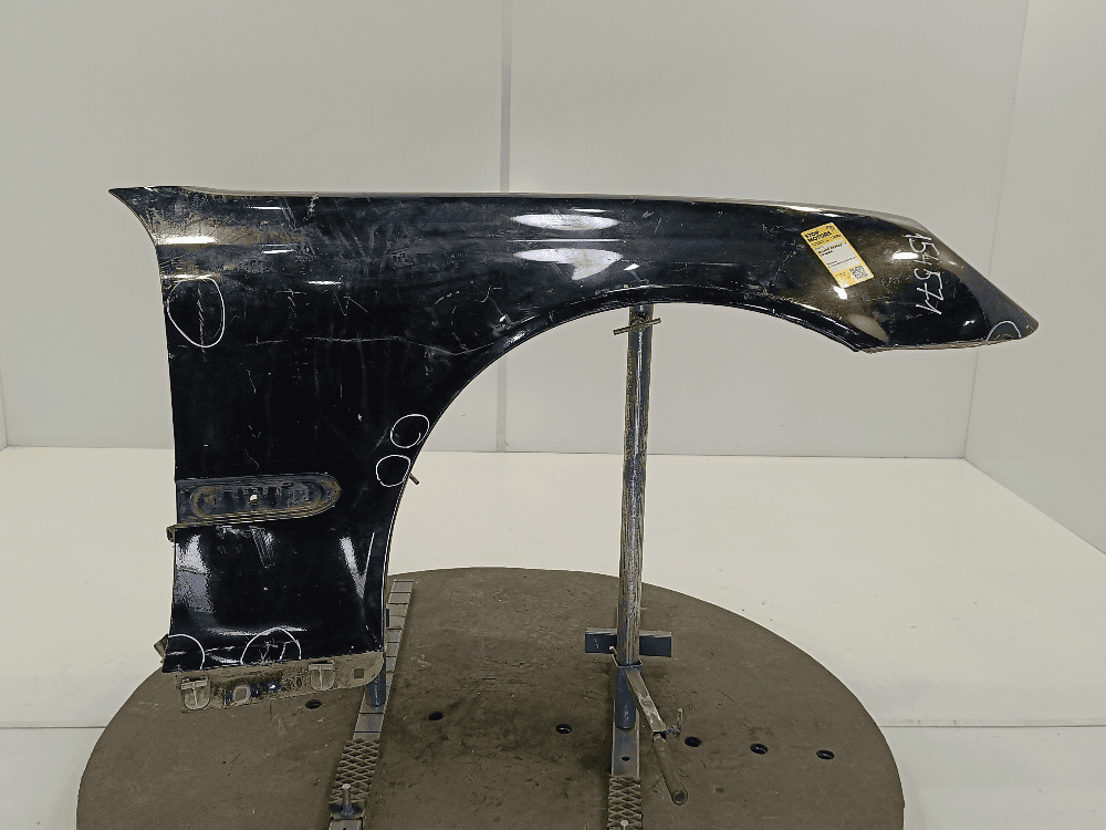 Крыло переднее правое к Mercedes C Class W203/S203/CL203 (00-04)