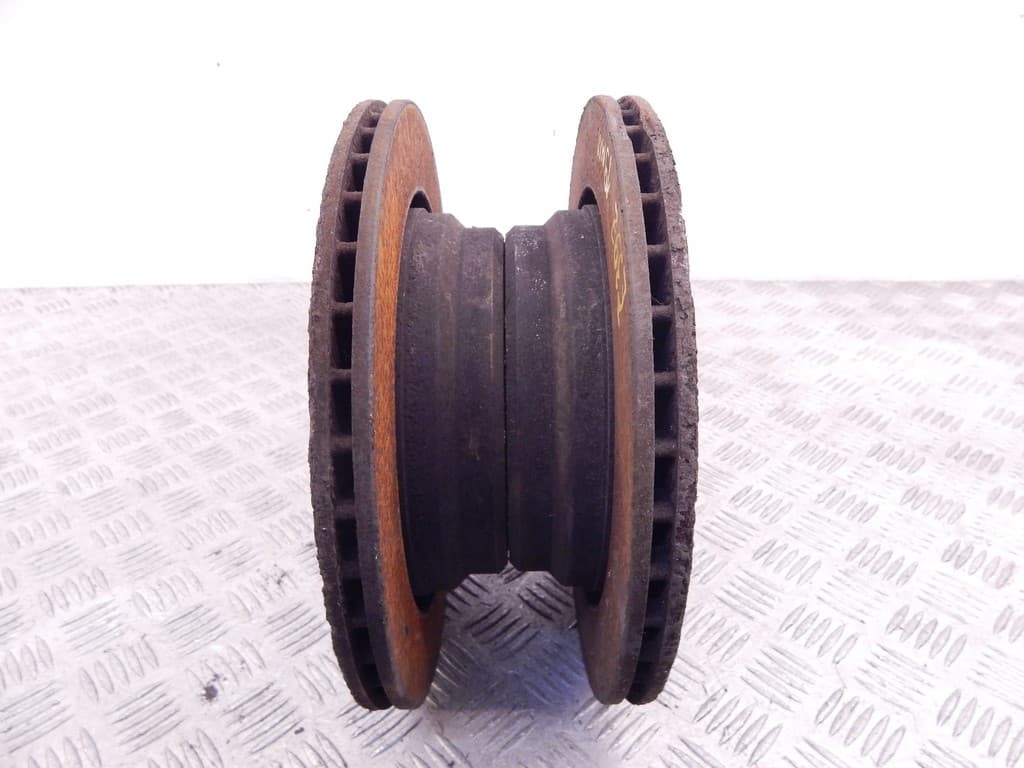 Диск тормозной задний к BMW 5 E39 (95-00)