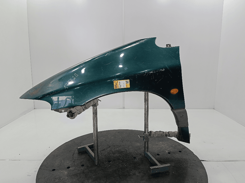 Крыло переднее левое к Chrysler Voyager 3 (95-01)