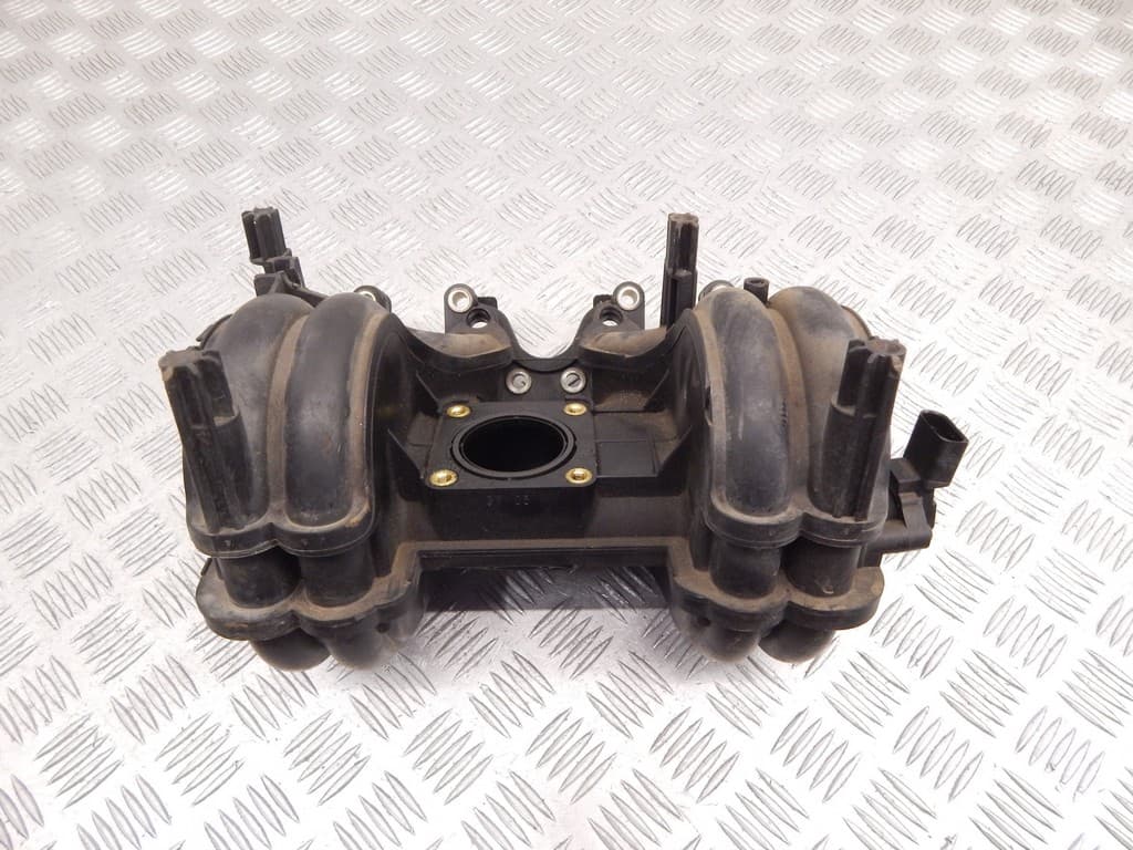 Коллектор впускной к Volkswagen Polo 3 (94-01)