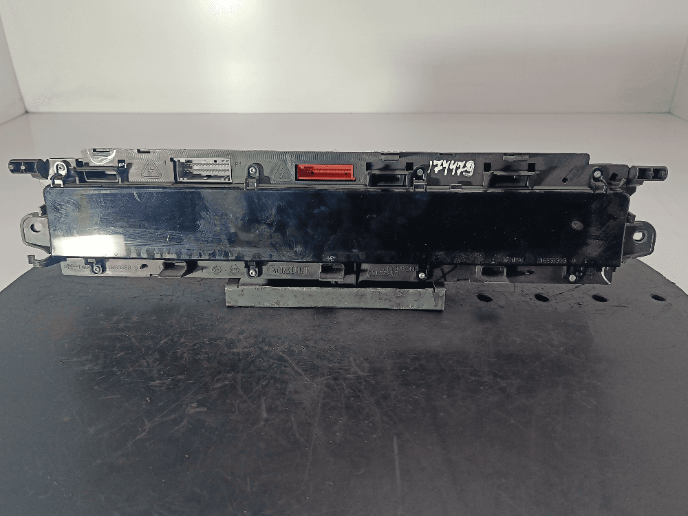 Щиток приборов (приборная панель) к Renault Scenic 2 (03-06)