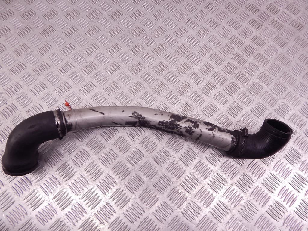 Патрубок интеркулера к BMW 3 E36 (90-00)