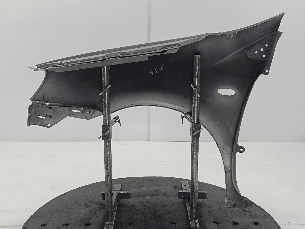 Крыло переднее правое к Nissan  Almera Tino (00-06)