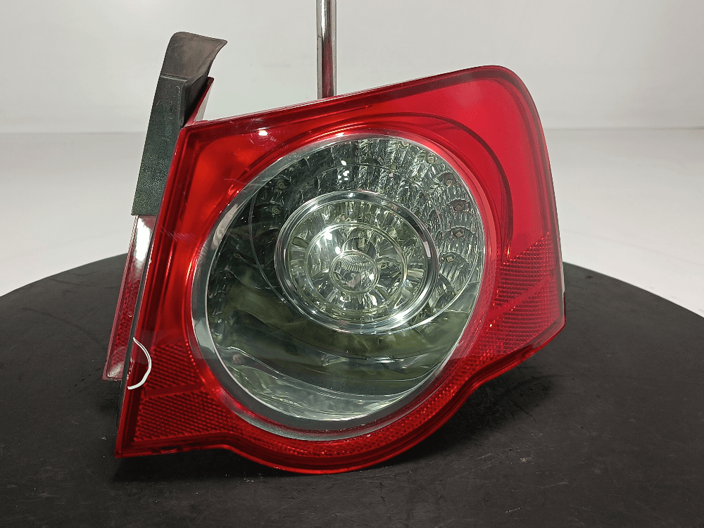 Фонарь задний правый к Volkswagen Passat B6 (05-10)