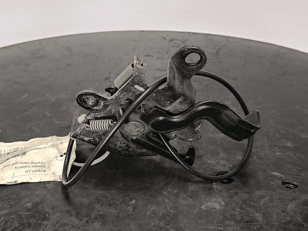 Замок капота к Toyota Yaris 2 (05-09)