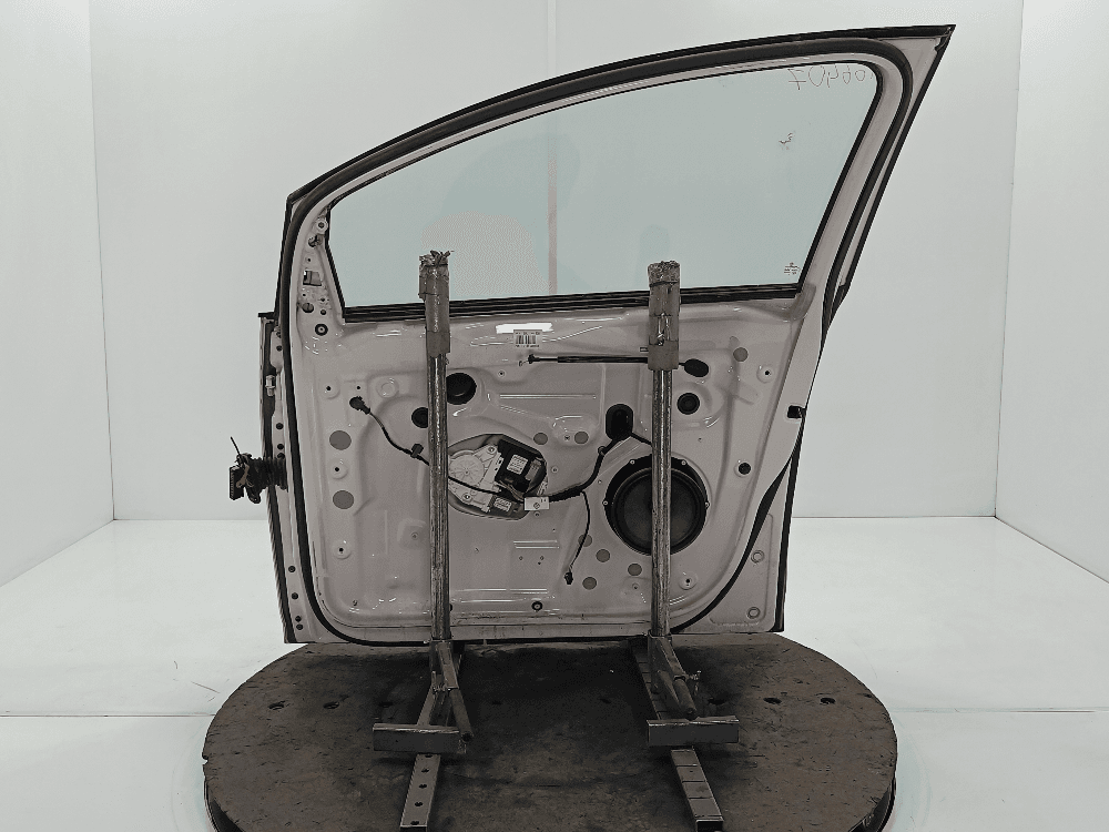 Дверь передняя правая к Volkswagen Golf Plus (05-09)