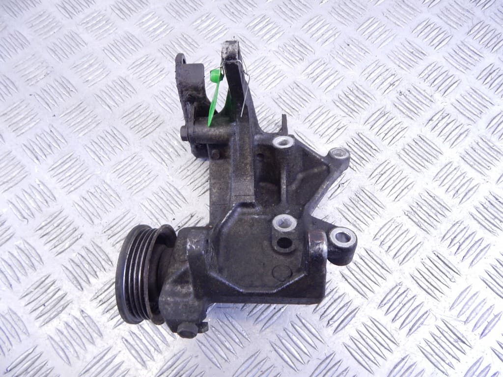 Кронштейн гидроусилителя к Suzuki Swift 2 Рестайлинг (95-03)