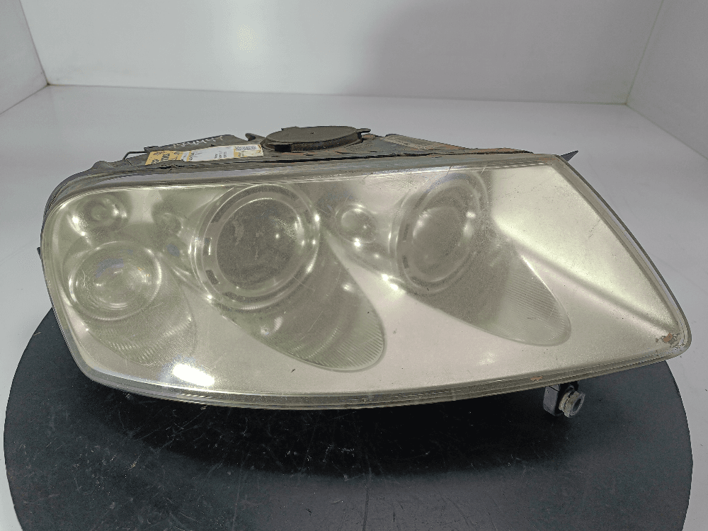 Фара правая к Volkswagen Touareg 1 (02-07)