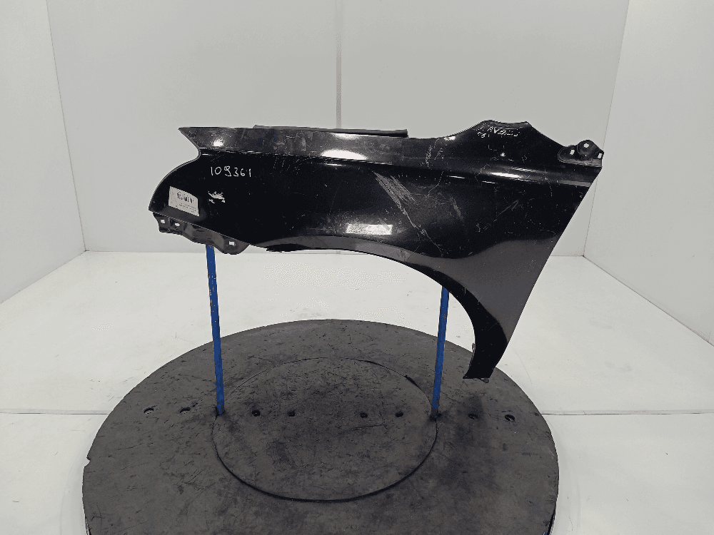 Крыло переднее левое к Toyota Avensis 2 (03-06)