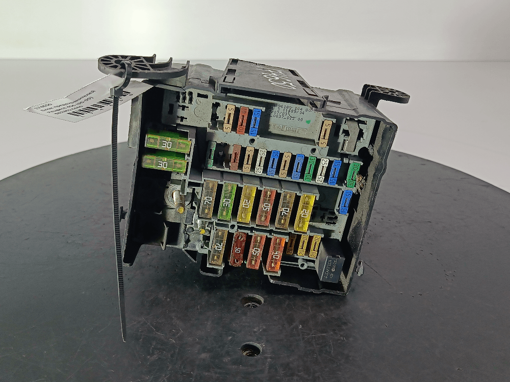 Блок предохранителей к Peugeot 406 (95-99)