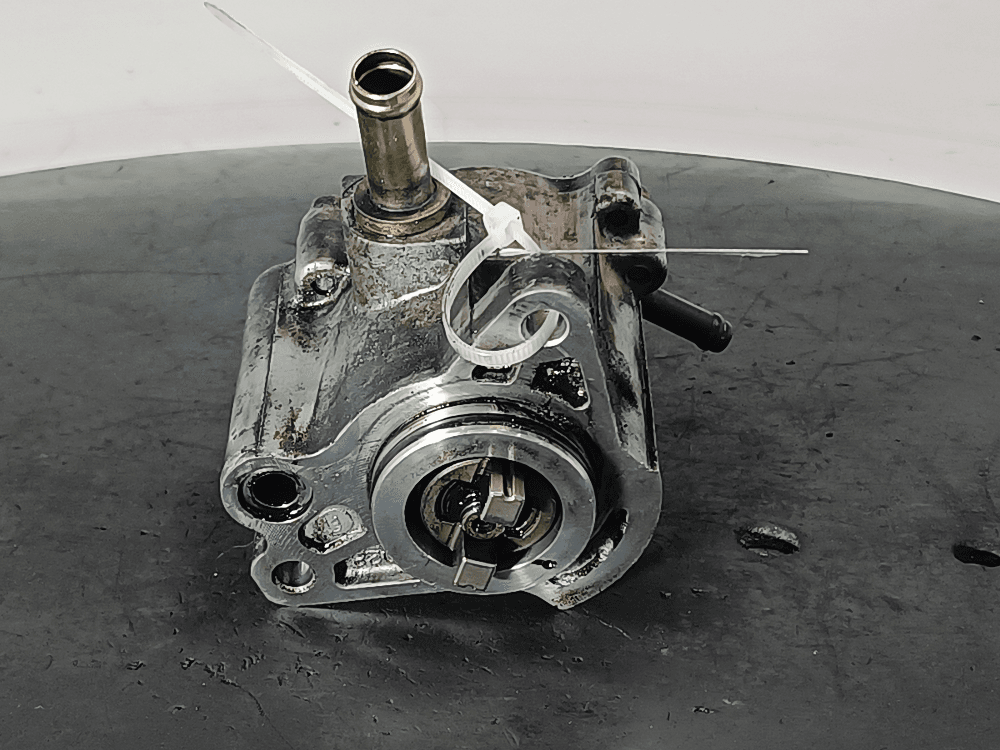 Насос вакуумный к Toyota Avensis 2 (03-06)