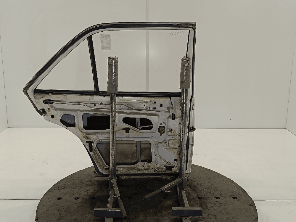 Дверь задняя левая к Mercedes 190 W201 (82-93)