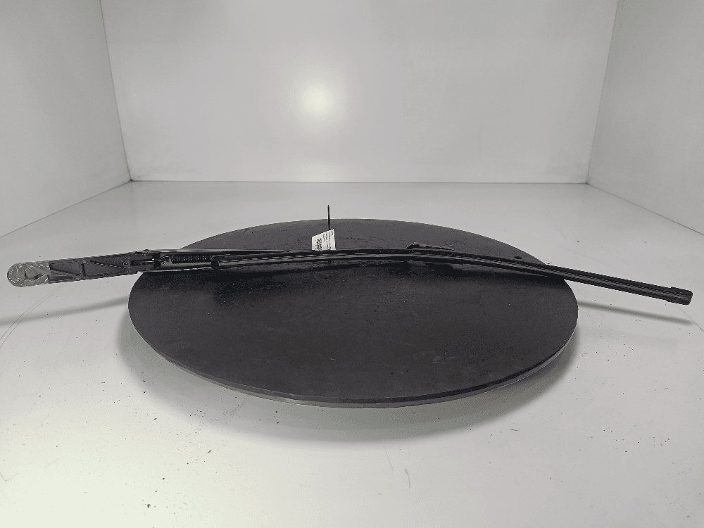 Щеткодержатель (поводок стеклоочистителя, дворник) к Volkswagen Passat B8 (14-19)