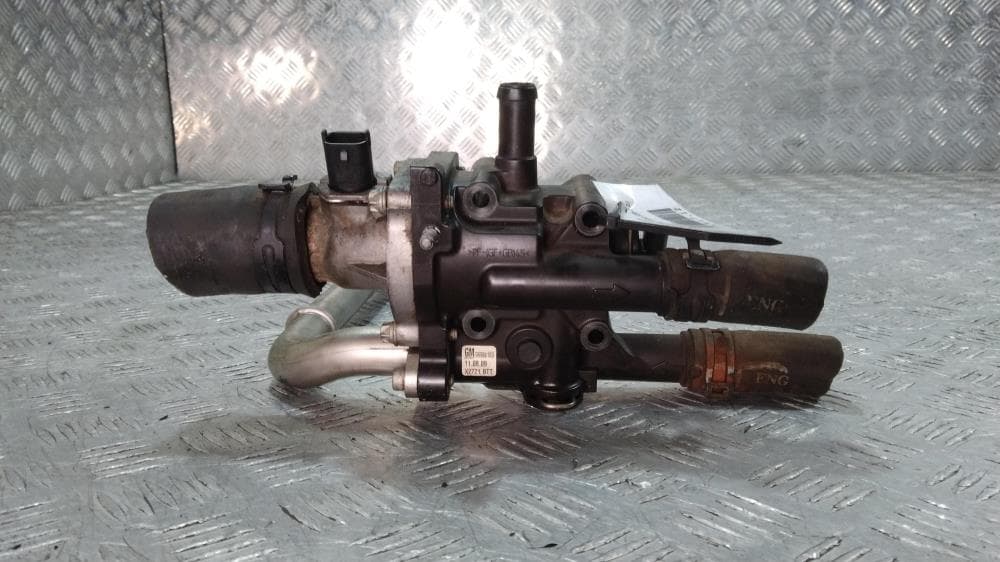 Корпус термостата к Chevrolet Cruze J300 (09-12)