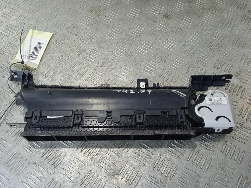 Воздуховод к Tesla Model 3 (17-21)