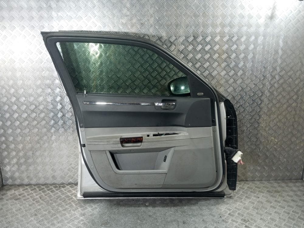 Дверь передняя левая к Chrysler 300C 1 Рестайлинг (07-12)
