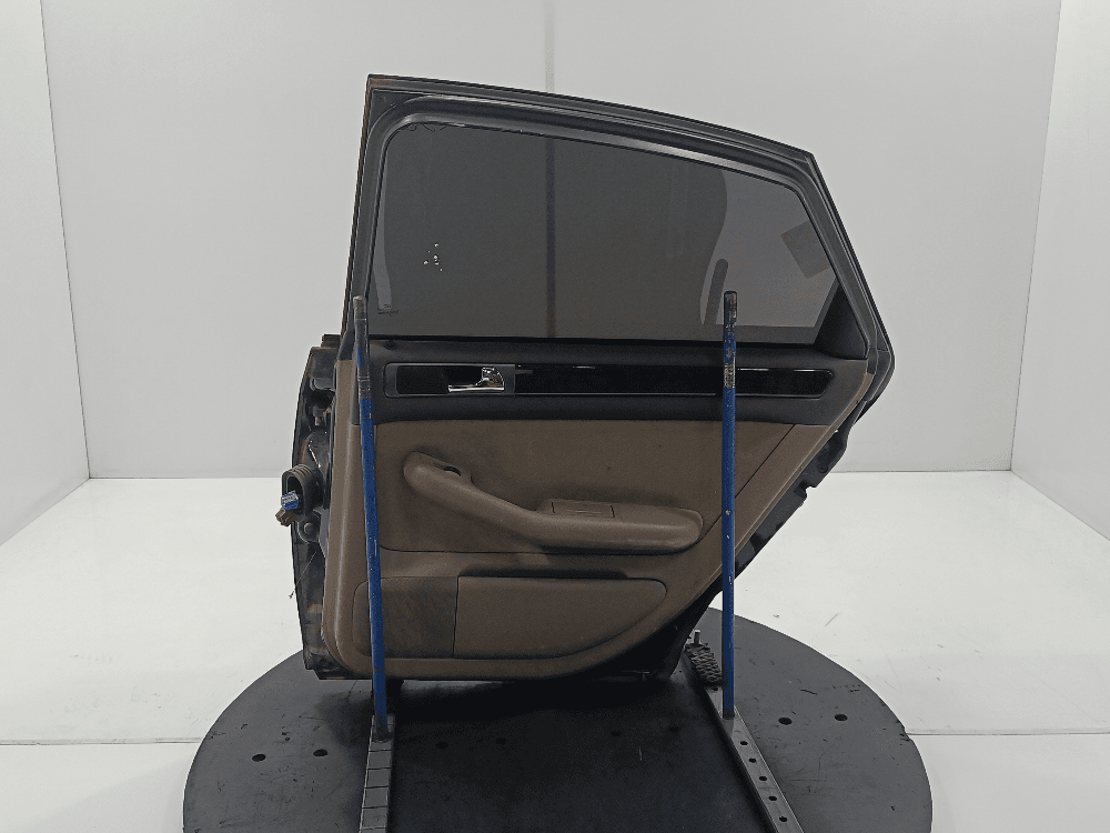 Дверь задняя правая к Audi A6 C5/4B (97-01)