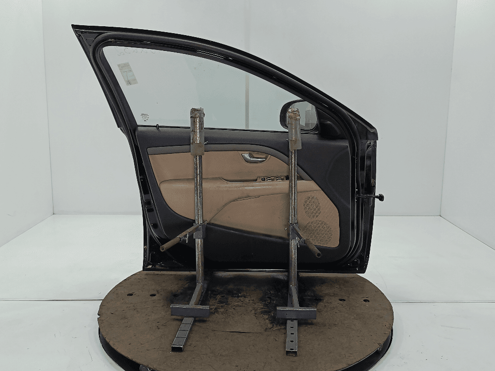 Дверь передняя левая к Volvo V70 3 (07-13)