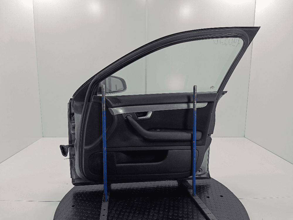 Дверь передняя правая к Audi A4 B7 (04-09)