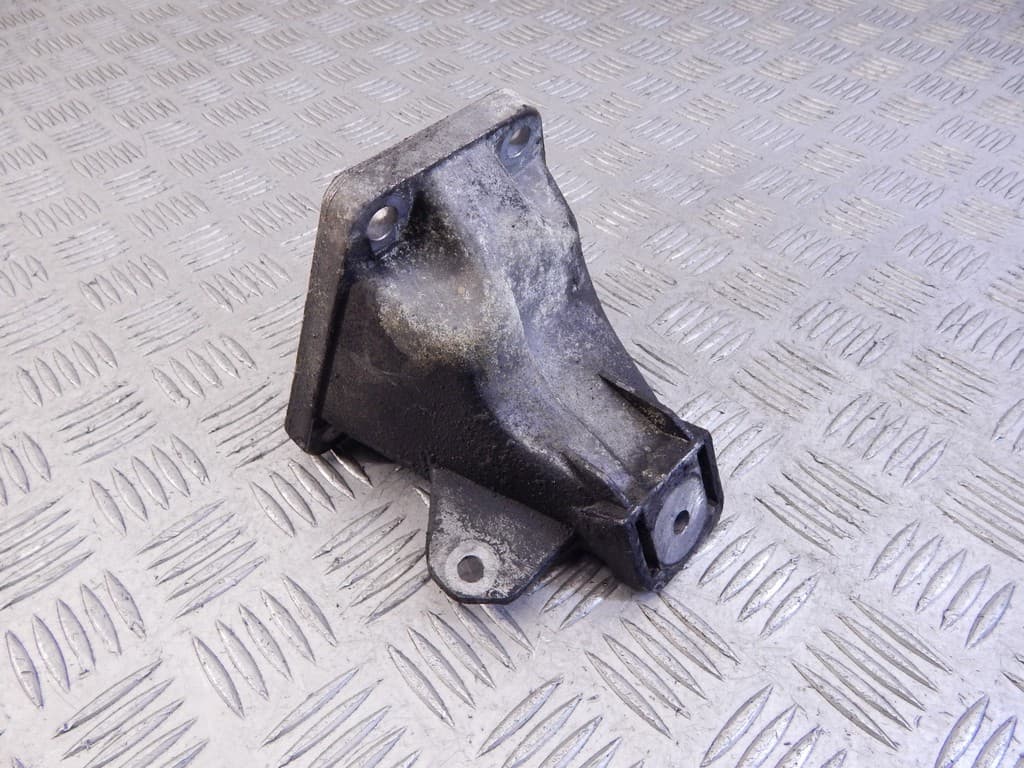 Кронштейн двигателя к Audi A6 C5/4B (97-01)