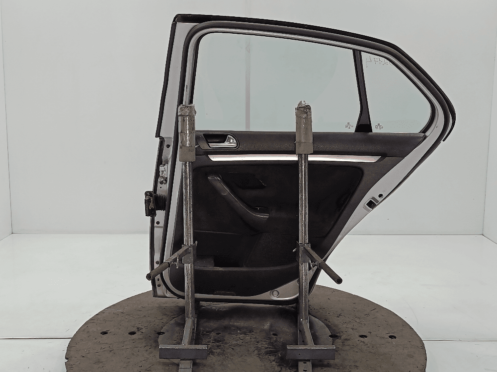 Дверь задняя правая к Volkswagen Jetta 5 (05-11)