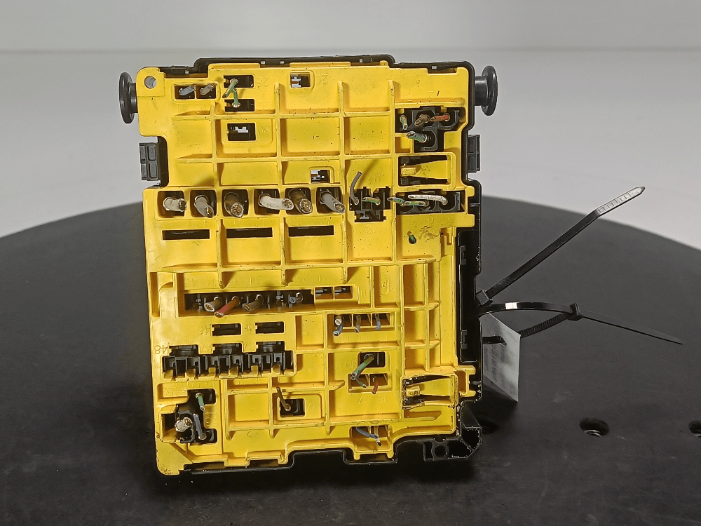 Блок предохранителей к Peugeot 208 1 (12-15)