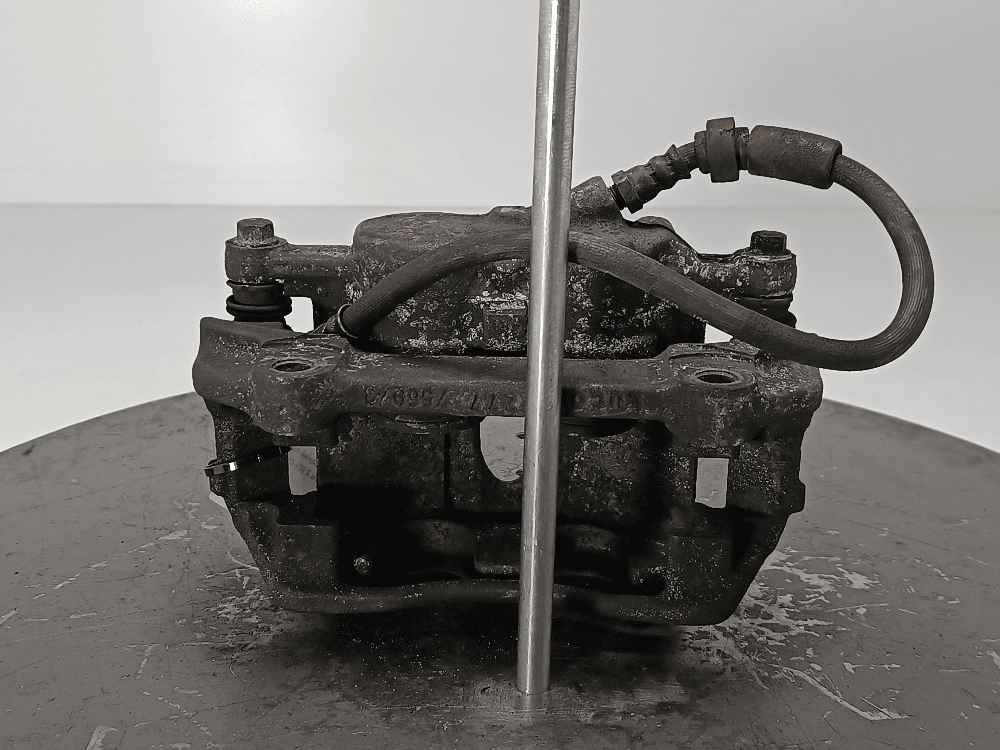 Суппорт передний правый к Renault Trafic 2 (01-06)