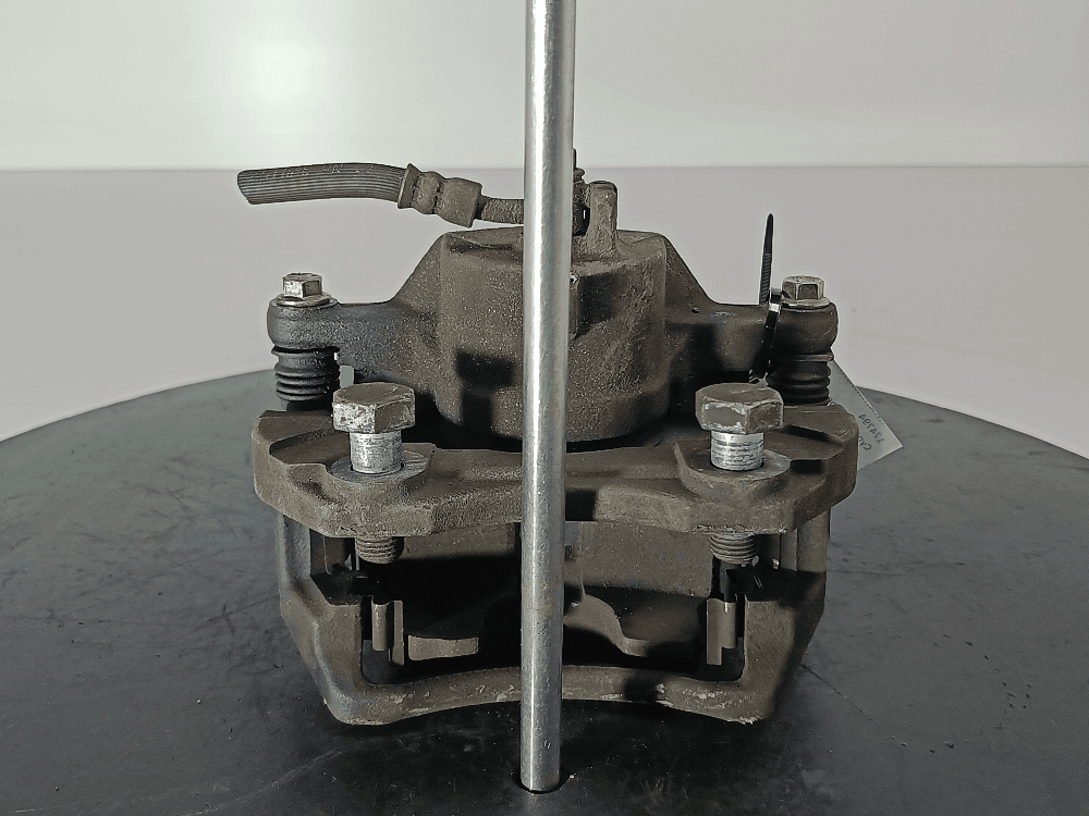 Суппорт передний левый к Nissan  Primera P12 (02-08)