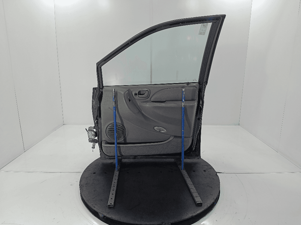 Дверь передняя правая к Chrysler Voyager 4 (01-04)