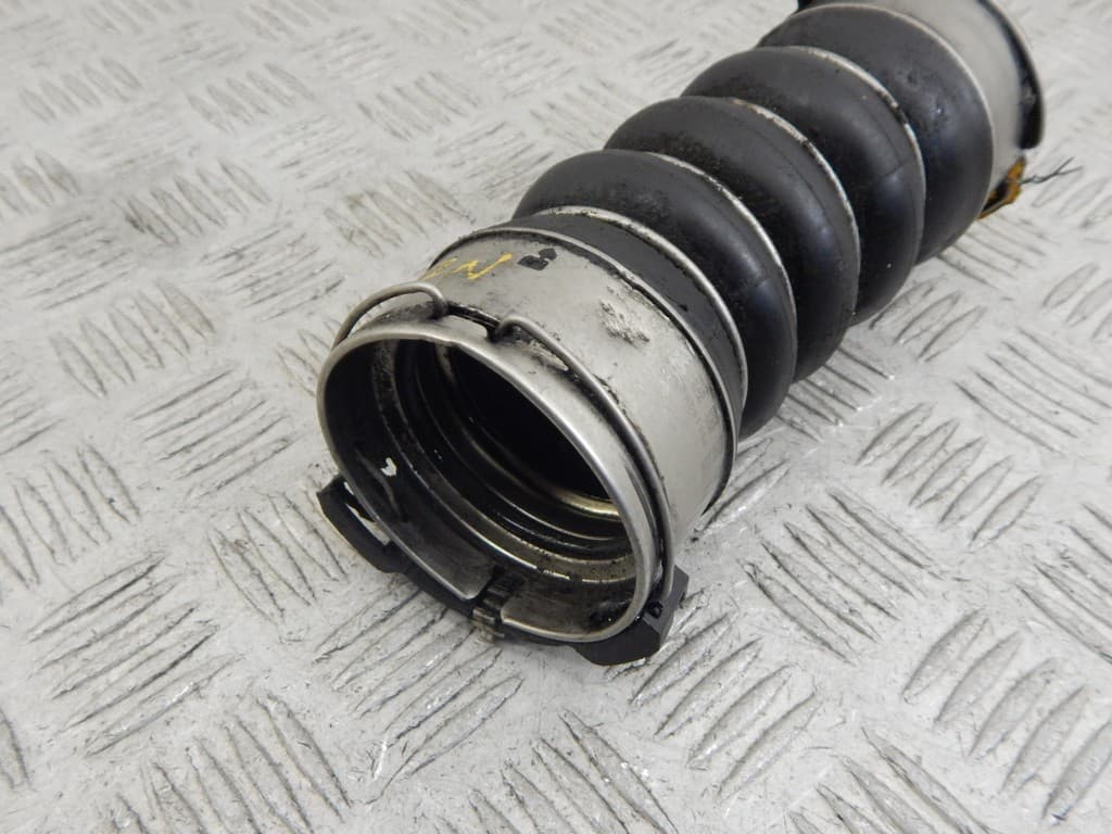 Патрубок интеркулера к BMW 5 F10/F11/F07 (09-13)
