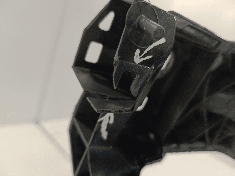 Передняя панель крепления облицовки (телевизор) к Ford C-Max 1 (03-07)