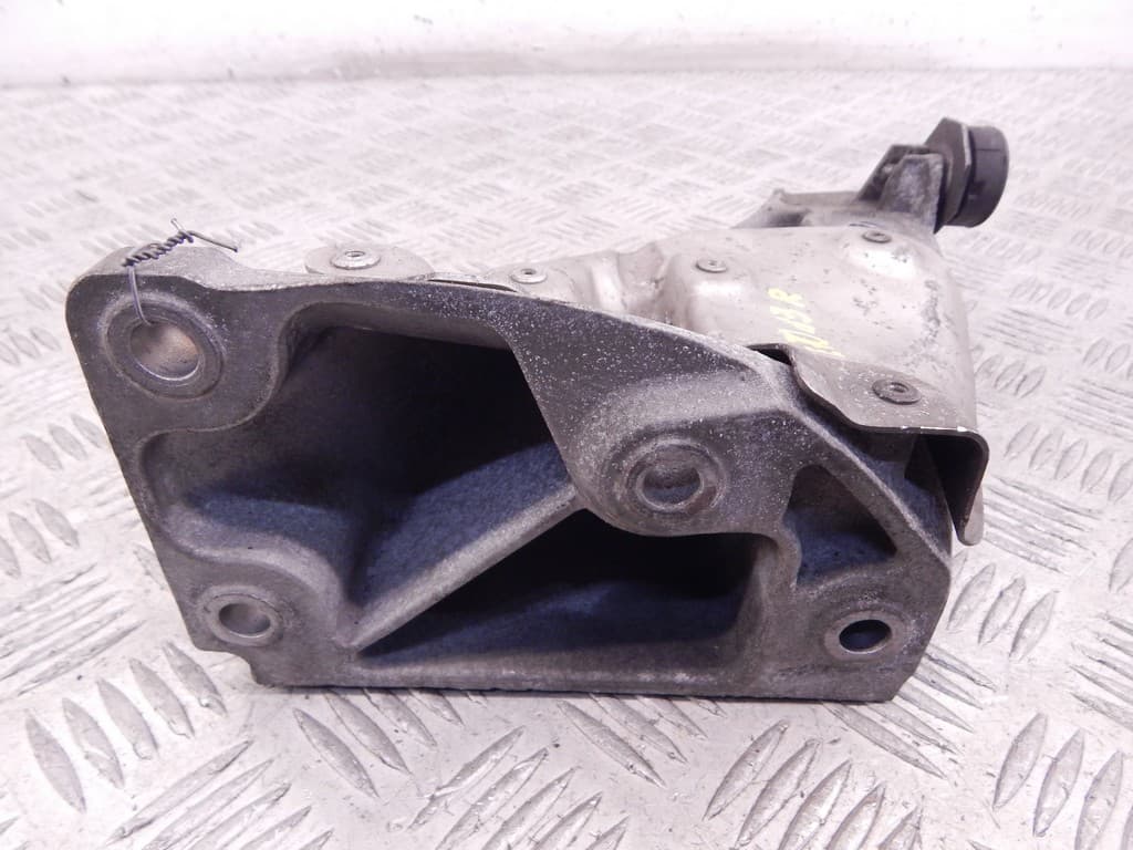 Кронштейн двигателя к BMW X5 E70 (06-10)