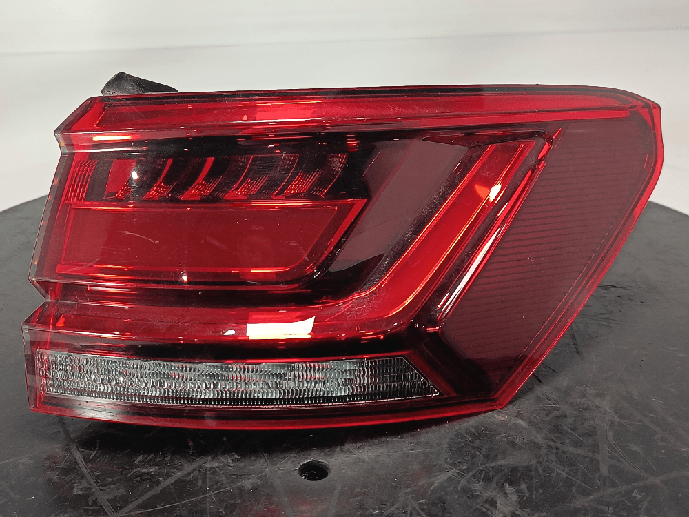 Фонарь задний правый к Volkswagen Touareg 3 (18-24)