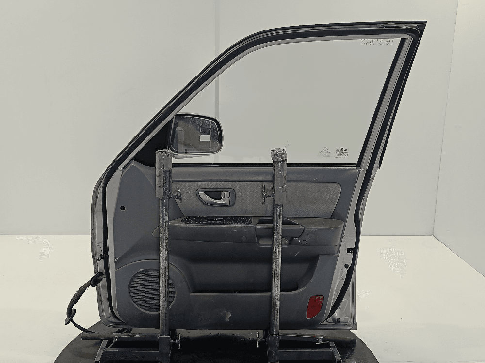 Дверь передняя правая к Hyundai Terracan (01-04)